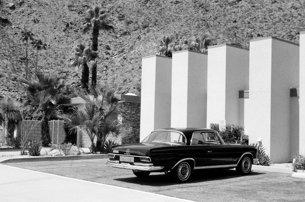 Why Mid-Century Modern Architecture Still Feels Iconic randy laybourne w47kekxbj4g unsplash